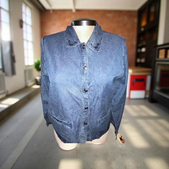 NWT 80s Vintage Cherokee Embroidered Denim Button Up Shirt Size Large  B1 - Picture 1 of 9